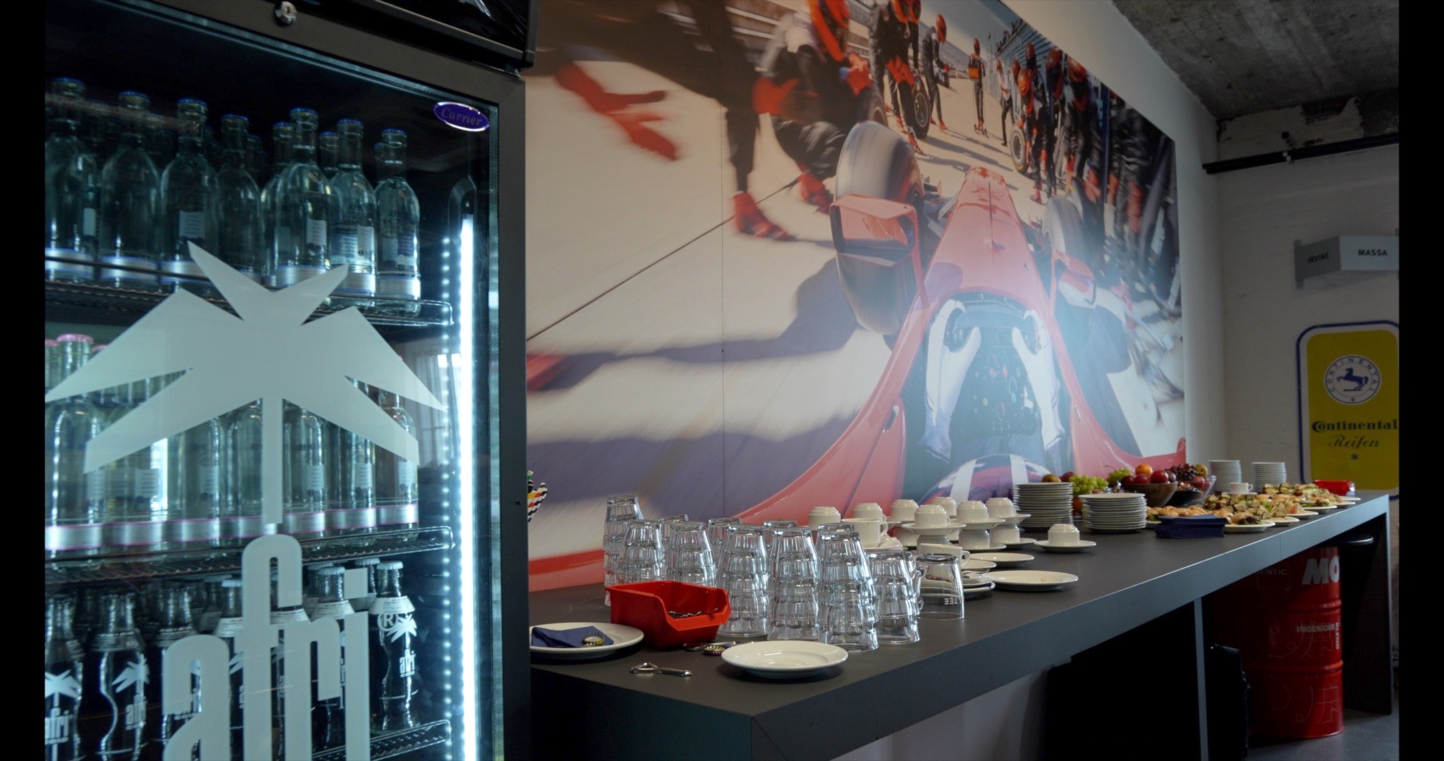 Buffet Tagungsraum Boxengasse in der Kölner Motorworld