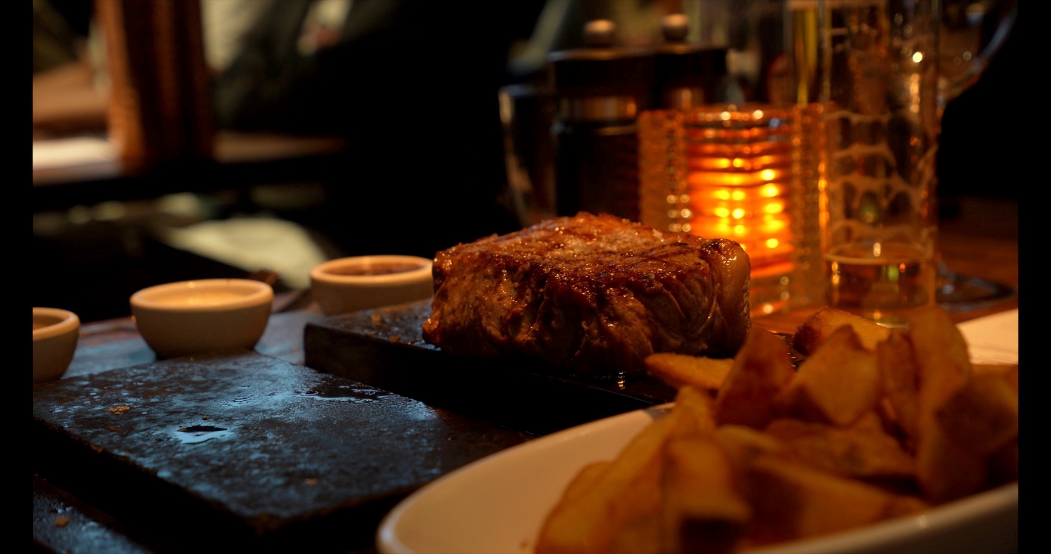 Steak Teller im Abacco's Steakhouse in der Kölner Motorworld