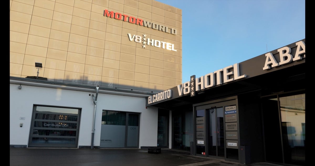 Außenansicht Motorworld Köln V8 Hotel 