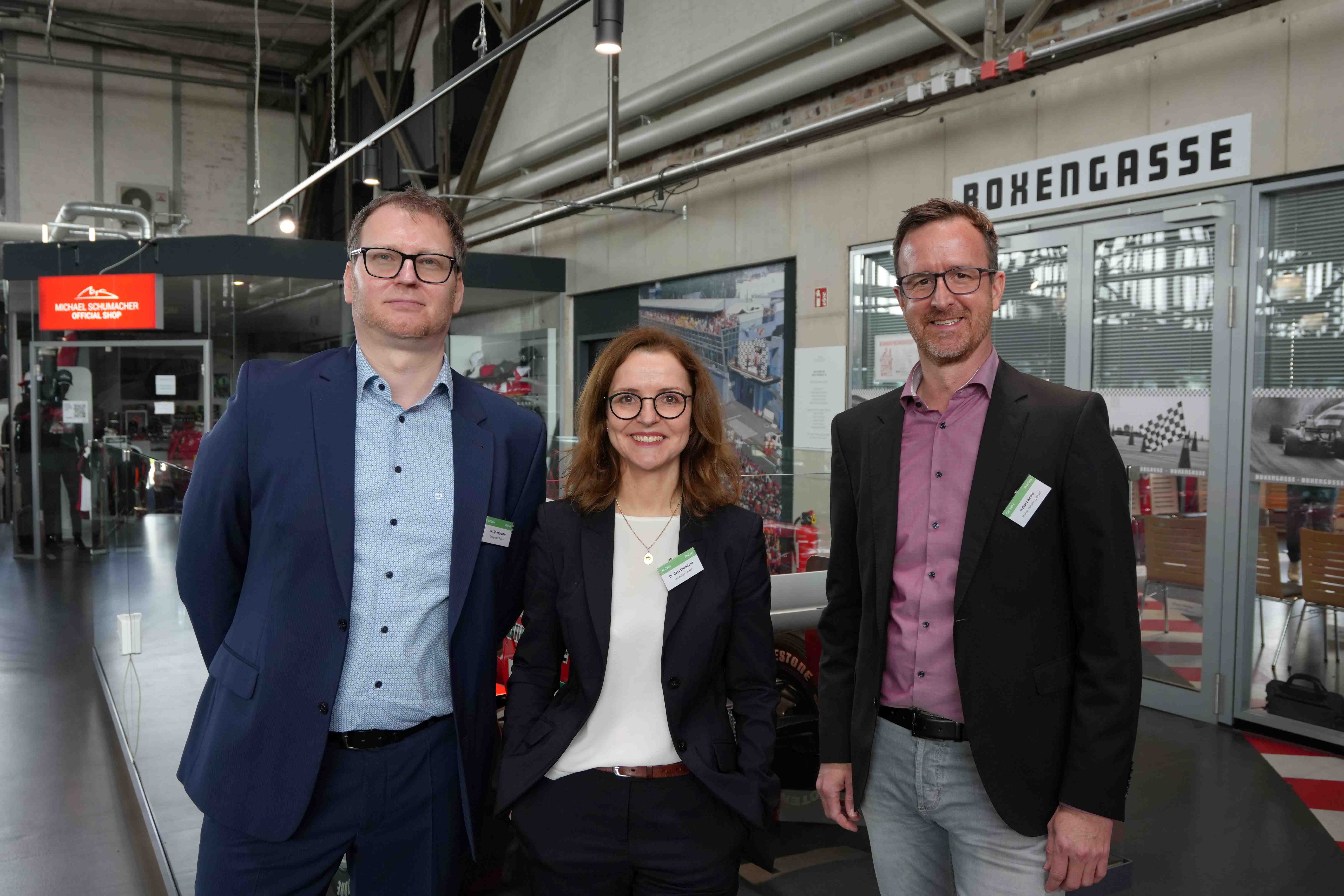 v.l.n.r.: Jan Sprengnetter (CEO Sprengnetter Gruppe), Dr. Gesa Crockford (Vorstandsmitglied Scout24 SE) und Robert Kaiser (Geschäftsführer ProFido Consulting)