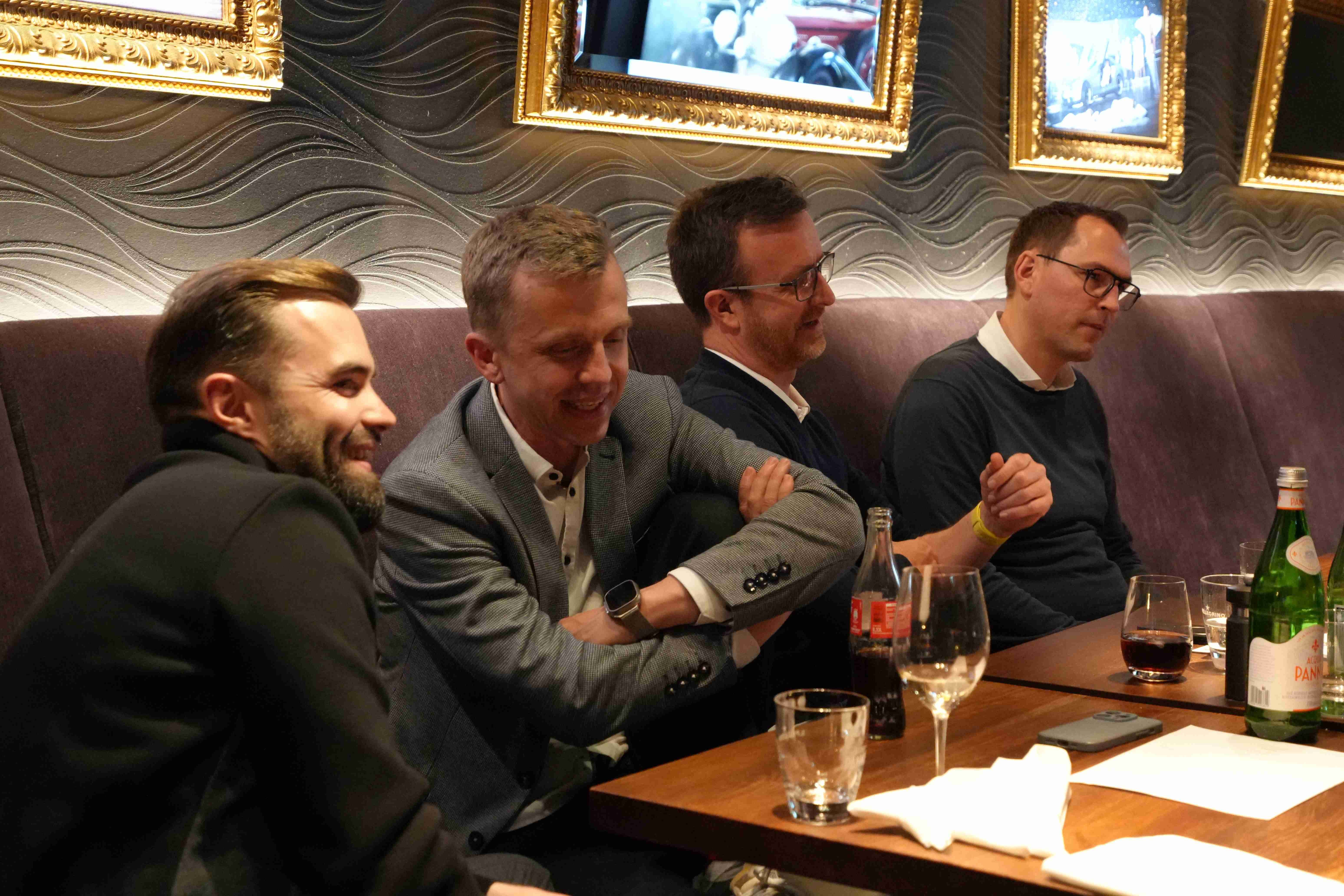 Networking im Abacco's Steakhouse in der Kölner Motorworld, v.l.n.r.: Juri Kaiser, Sergej Missal, Robert Kaiser, Lars Mönig